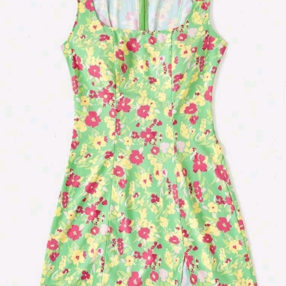 Vacation Style Green Ditsy Floral Dress - Picture 2 of 6
